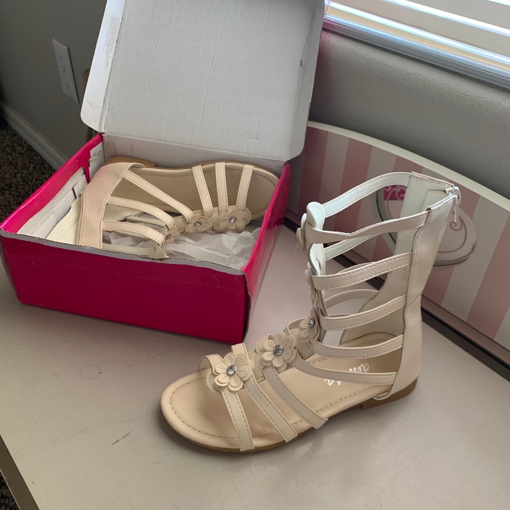 Gladiator shoes NWT